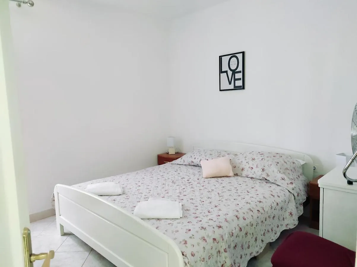 Apartment Apartman Daniel With Free Parking Mundanije Croatia