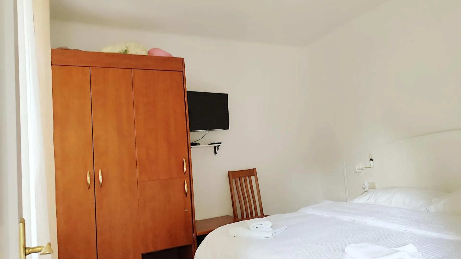 Apartment Apartman Daniel With Free Parking Mundanije Croatia